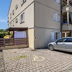 Apartment Miki Ideal For Couples